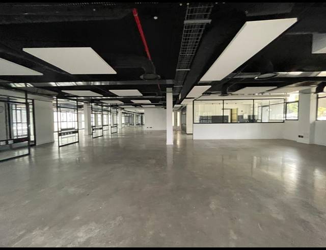 2,592M² OFFICE TO LET IN BRYANSTON